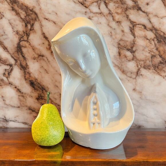 Virgin Mary Head Statue-Vintage White-Ceramic-Praying Hands-Religious-Figurine - Picture 5 of 6